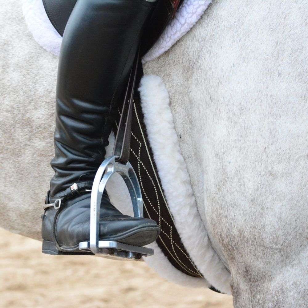 oaklyn terra fancy stitch fleece girth on horse