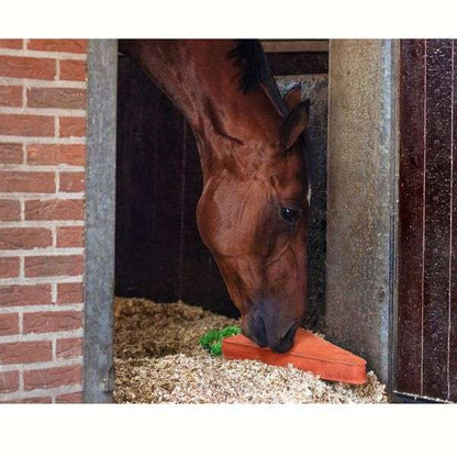 qhp carrot xl horse stall toy